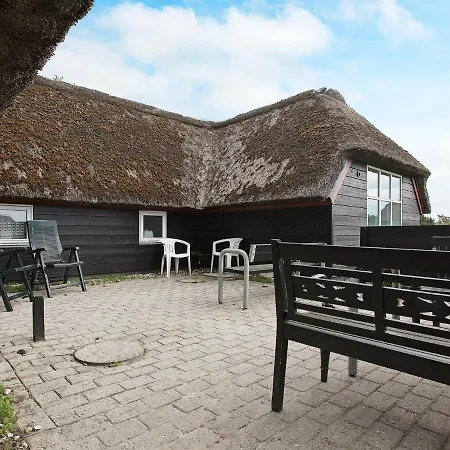 10 Person In Bl Vand Blåvand